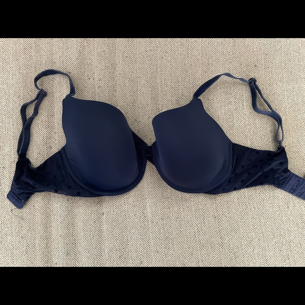 Size 32DDD Victoria Secret bra